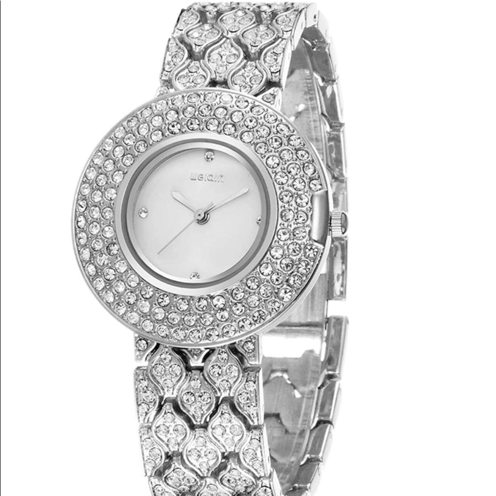 🆕 Crystal Accented Luxury Bracelet Watch